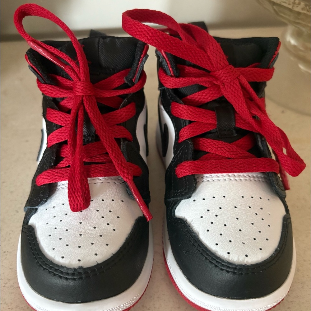 Like New! Nike Air Jordan Mid 1 Gym Red/Black High Top Shoes - Picture 2 of 4